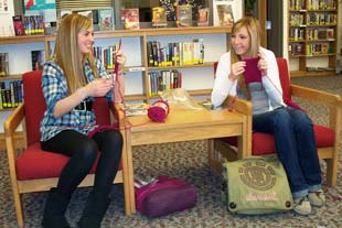 Erin and Nicole knitting