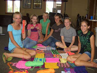 girls piecing afghan together